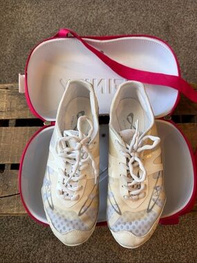 Cheer Shoes NFINITY Vengeance White size 10.5 with Case